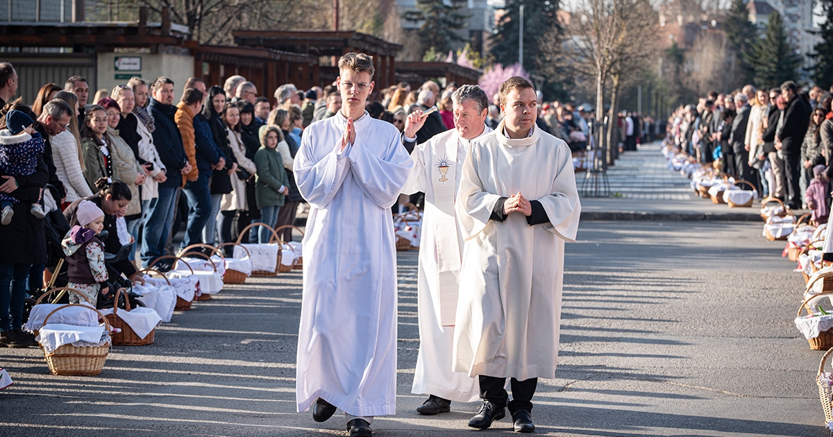 Húsvétvasárnapi eledelszentelés a Szabadság téren
